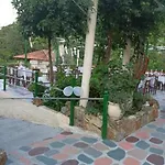 Manoleas Tavern & To Let 3*