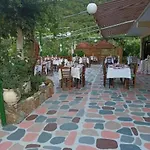Manoleas Tavern & To Let 3* Leonídion