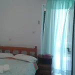 Manoleas Tavern & To Let 3*