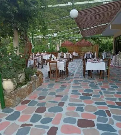 Manoleas Tavern & To Let 3* Leonídion