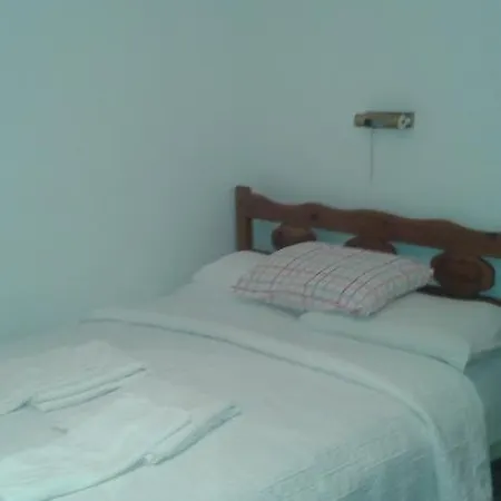 Konukevi Manoleas Tavern & To Let