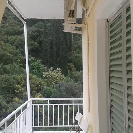 Konukevi Manoleas Tavern & To Let