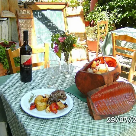 Konukevi Manoleas Tavern & To Let 3*