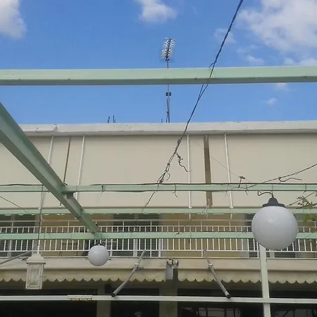 Manoleas Tavern & To Let 3*