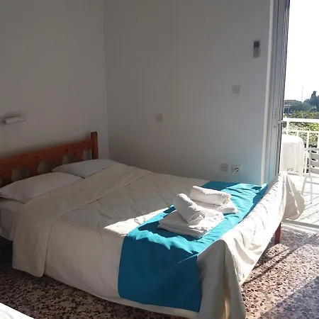 Konukevi Manoleas Tavern & To Let 3*