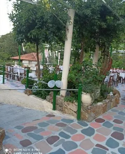 Manoleas Tavern & Rooms To Let 3*