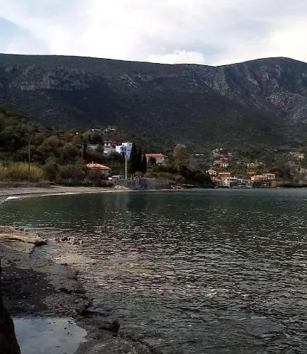 Manoleas Tavern & Rooms To Let