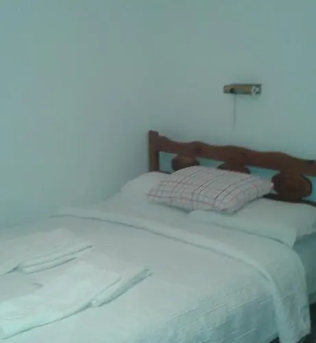 Гостевой дом Manoleas Tavern & Rooms To Let