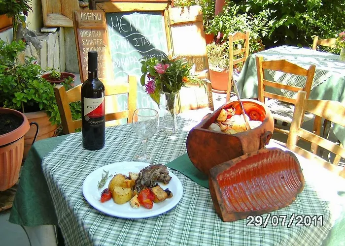 Guest house Manoleas Tavern & Rooms To Let 3*