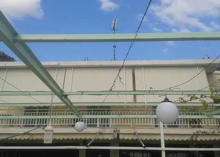 Manoleas Tavern & Rooms To Let 3*