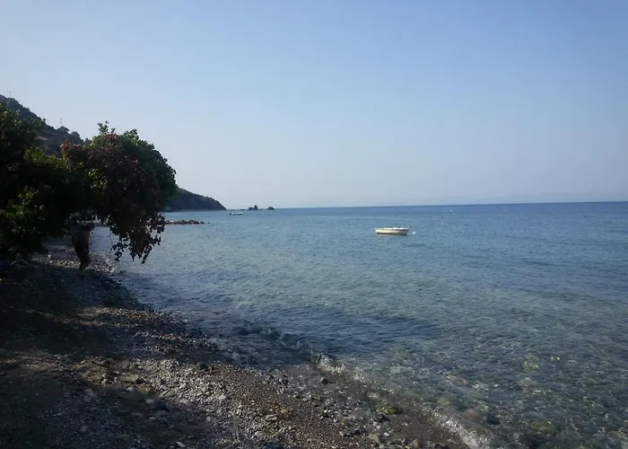 Гостевой дом Manoleas Tavern & Rooms To Let 3*